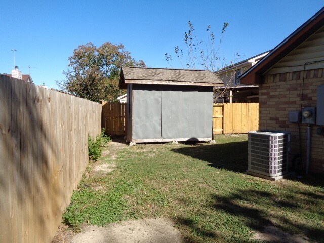 Building Photo - 8403 Windell Ln