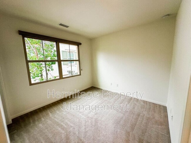 Building Photo - 120 Overbrook