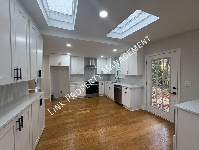 Building Photo - Sophisticated Tri-Level Home in Stuart Heights — Modern Comfort & Timeless Charming 4 bedroom 3 b...