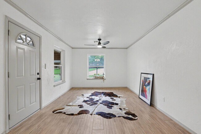 Building Photo - Adorable in Central Edmond