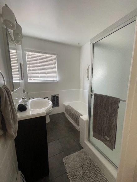 Building Photo - 1280 Laurel Ave