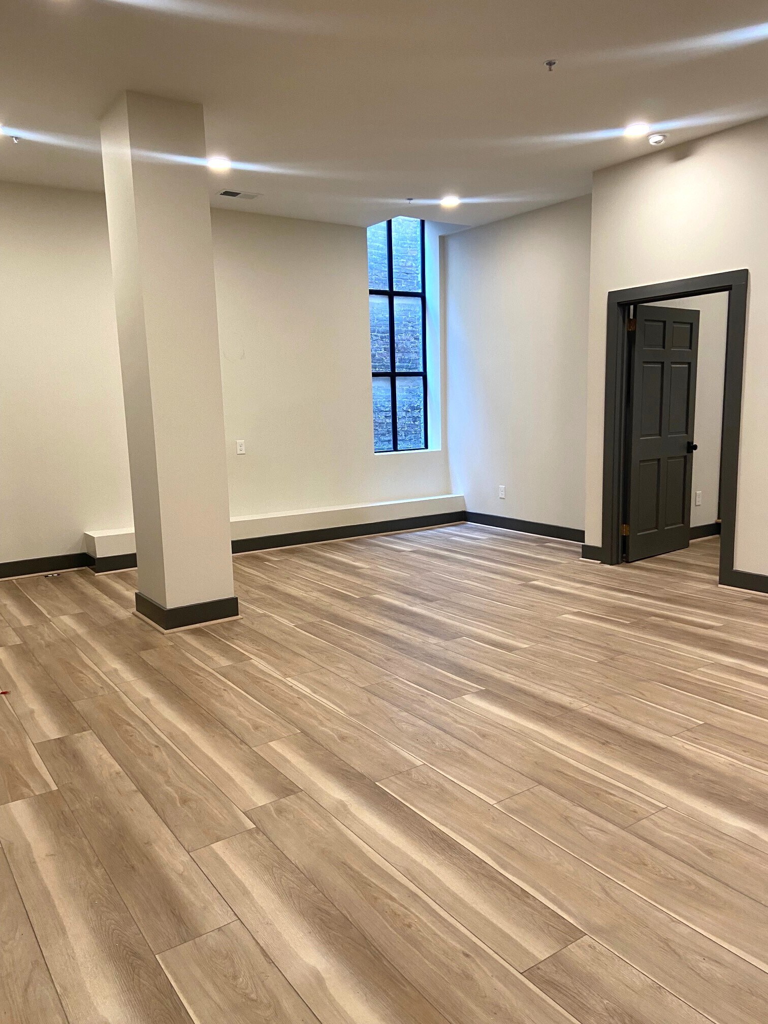 Building Photo - 2018 Morris Ave