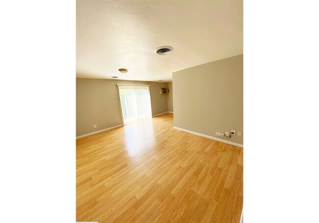 Building Photo - 551 Lowell Ave