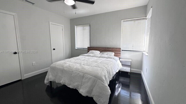 Building Photo - 320 SW 29th Rd