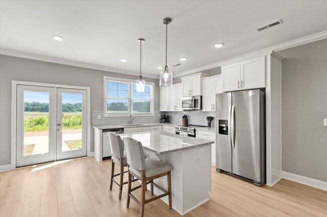 Building Photo - Fully Furnished and Move-In Ready - Flexib...