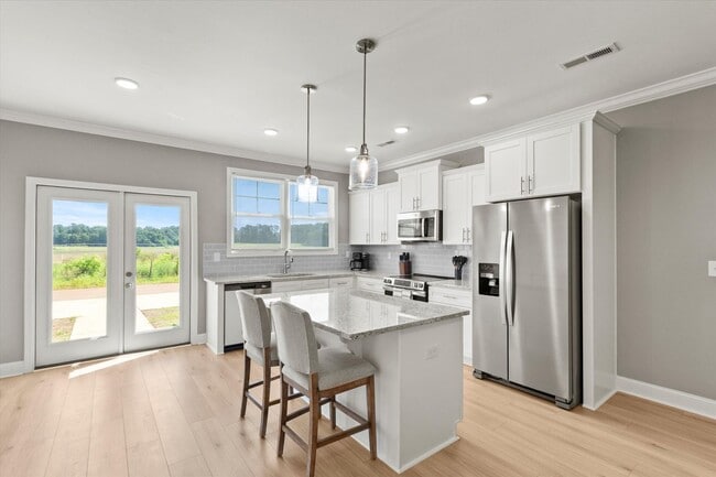 Building Photo - Fully Furnished and Move-In Ready!