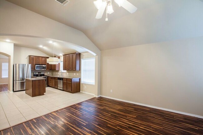 Building Photo - 709 Alder Dr