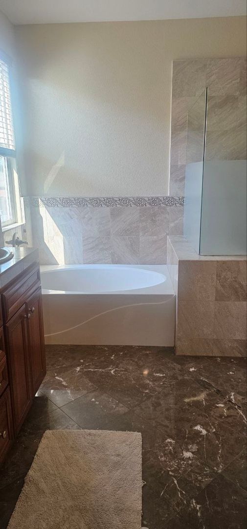 Building Photo - Spacious 5-Bedroom, 2.5-Bath Home for Rent in Madera