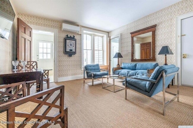 Building Photo - 613 Warren St