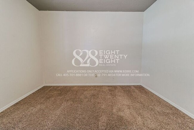 Building Photo - 3 Bedroom/1 Bath Single Family Home Just M...