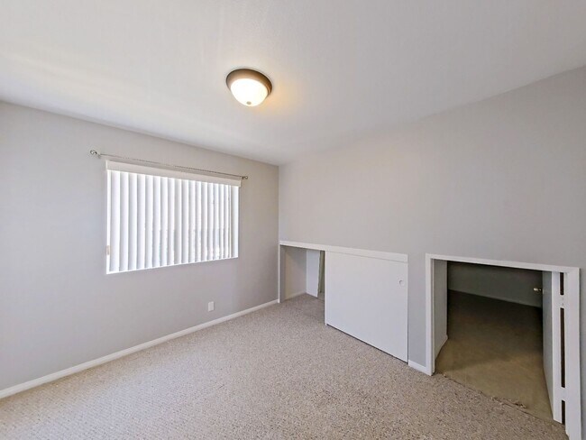 Building Photo - 617 E Avenida San Juan