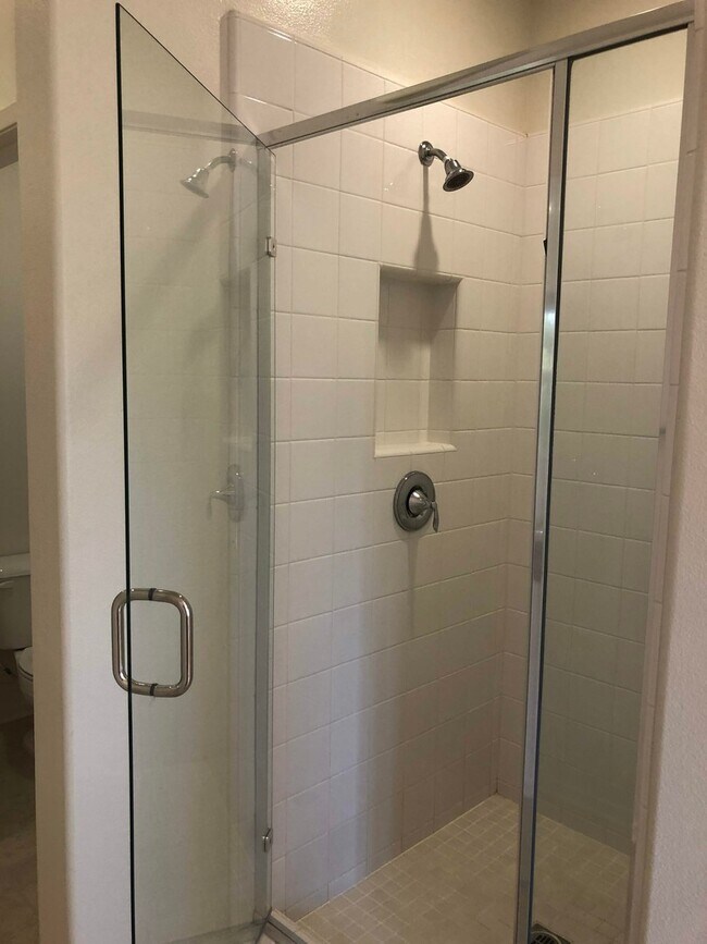 Building Photo - Beautiful 4 Bed 3 Bath Home In Harmony Gro...