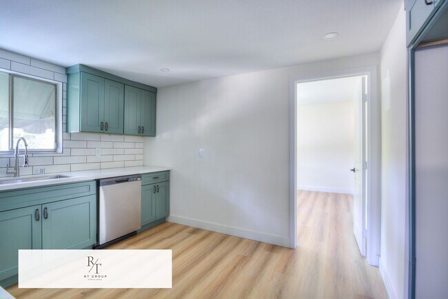 Building Photo - Fully Upgraded Spacious 3-Bedroom Unit in Prime Arcadia Location