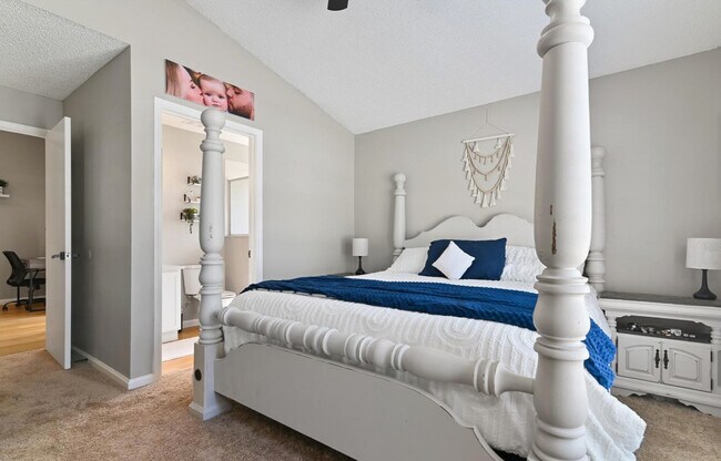 Building Photo - 2112 Cypress Bay Blvd