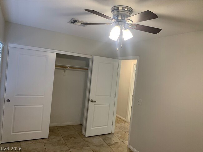 Building Photo - 548 Zuber Ave