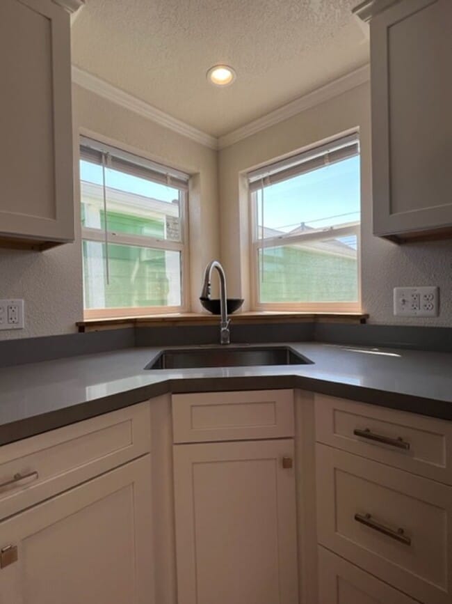 Building Photo - East Eureka! Top to bottom remodel, 2/1 house w/ garage