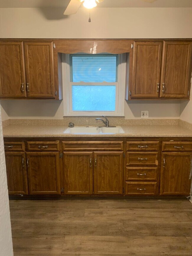 Building Photo - 4239 Asbury Dr