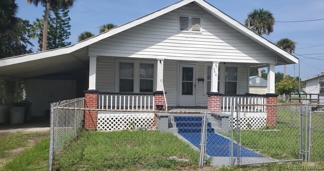 Building Photo - 666 Dora St