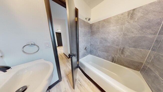 Building Photo - Parma - Ridgewood Lofts - 2 Bedroom - 1 Bath