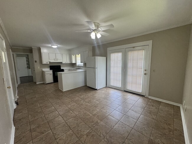 Building Photo - 908 Jungle Rd