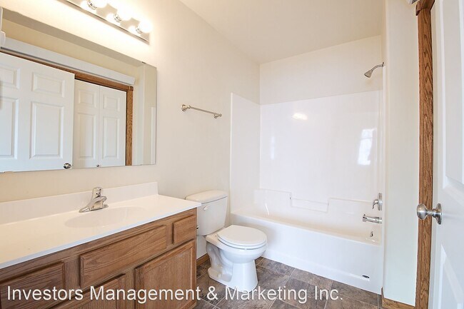 Building Photo - 611 3rd St NW