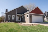 Building Photo - Luxury Lakeside Living – 3 Bed, 2.5 Bath Home with Stunning Views