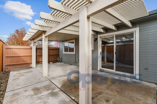 Building Photo - Prime Location & Modern Comfort – 2-Bed/2-Bath Home Ready for You