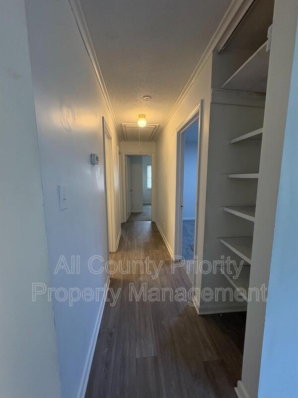 Building Photo - 1015 Da Vinci St