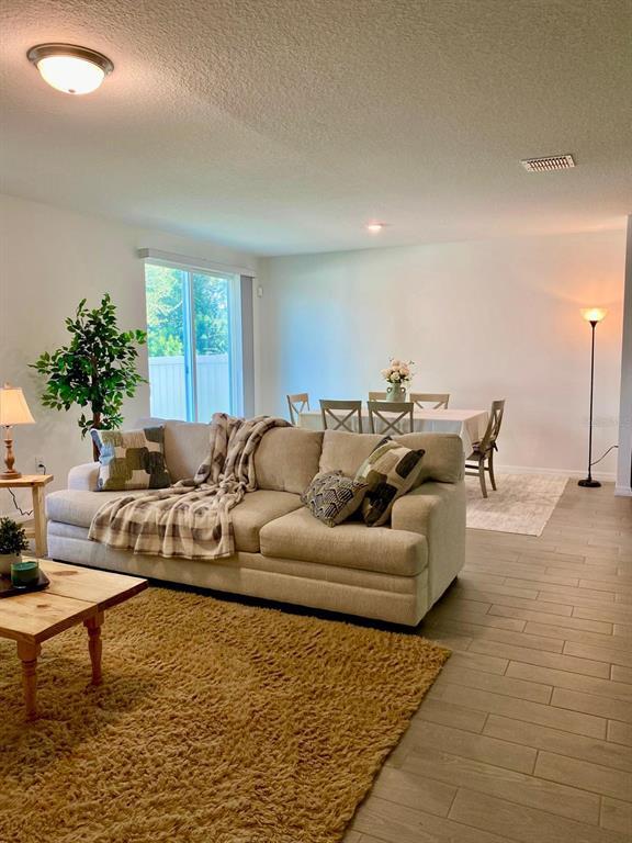 Building Photo - 3102 Laurel Oak Ln