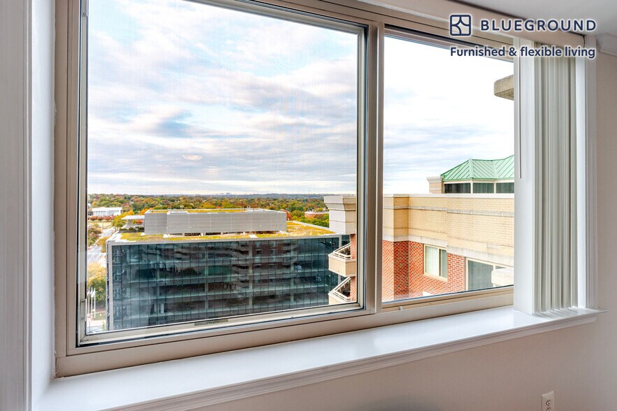 Building Photo - 3900 Fairfax Dr