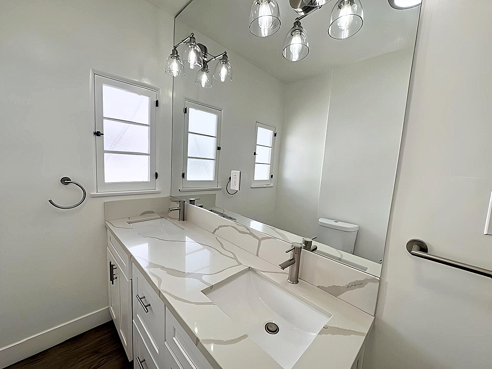 Building Photo - 126 N Hamilton Dr