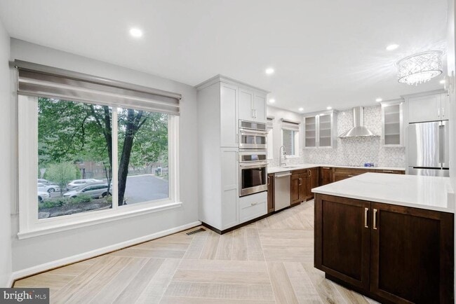 Building Photo - 6929 Mclean Park Manor Ct
