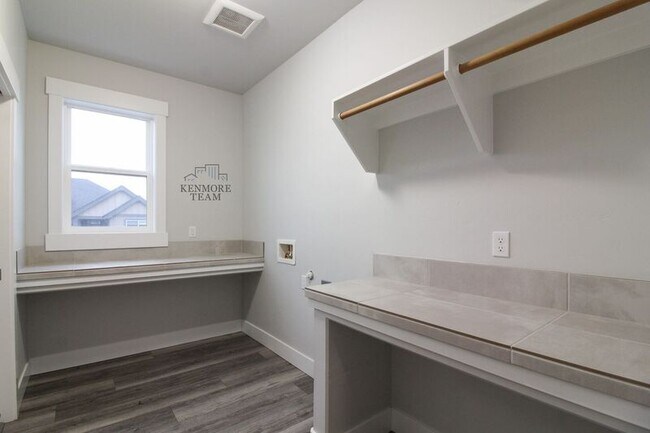 Building Photo - 2237 Legacy Ln