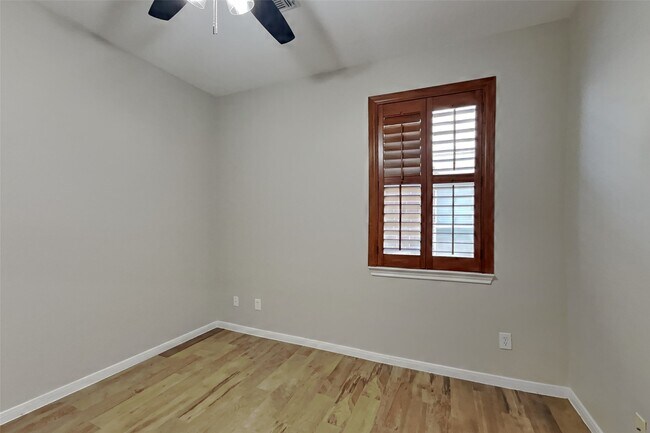 Building Photo - 20743 Oakhurst Park Dr