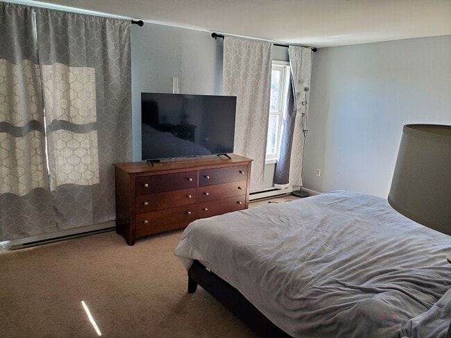 Building Photo - Updated 2 Bedroom  Townhouse