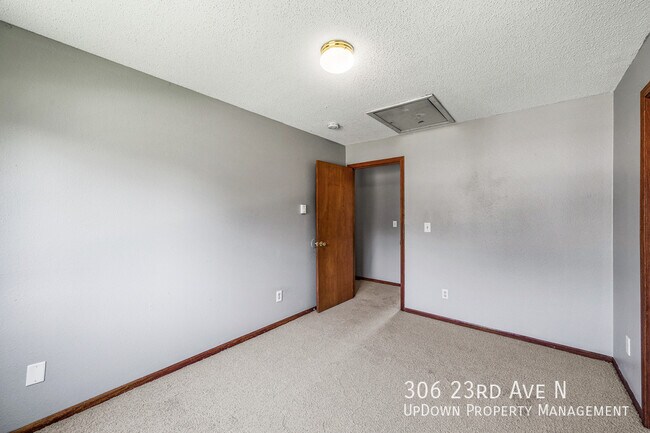 Building Photo - 306 N 23rd Ave