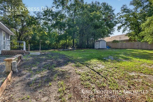 Building Photo - 1216 Cypress Dr