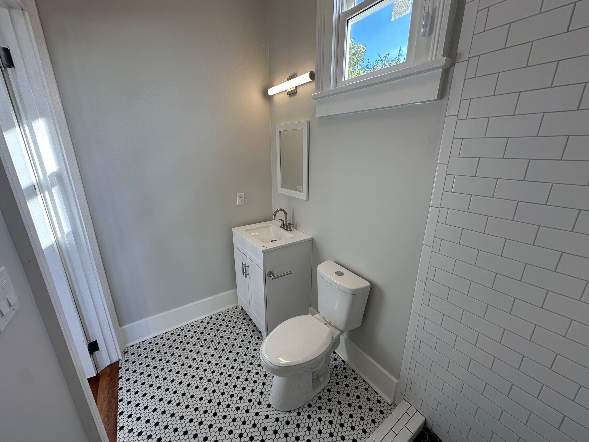Bathroom #2 (Ensuite with Back Bedroom) - 5520 Loyola Ave