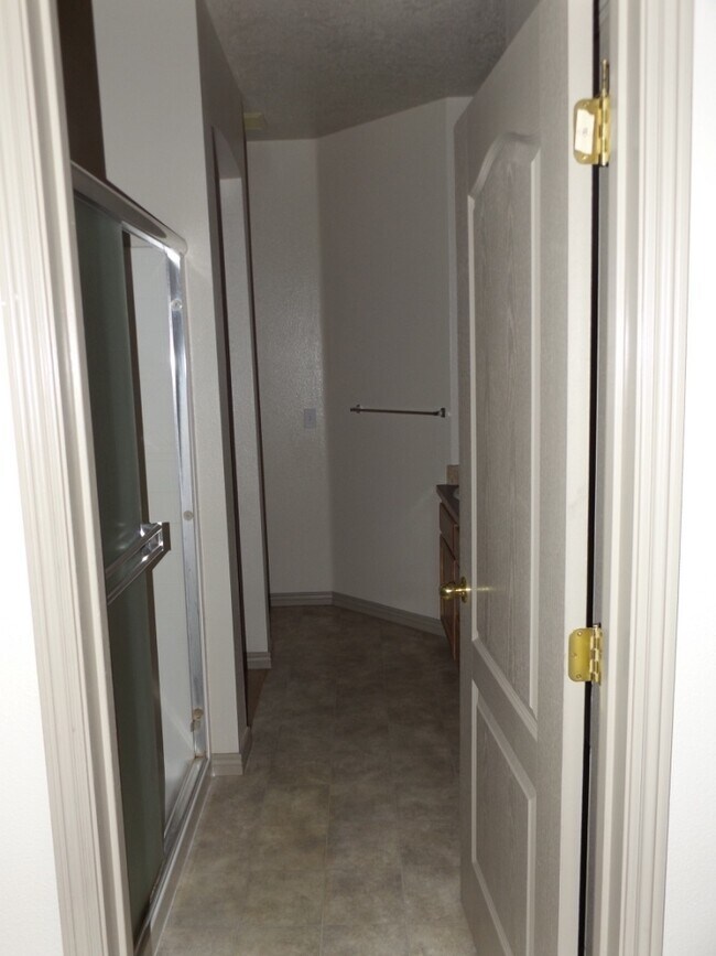 Building Photo - Spacious 3 Bedroom, 2 Bathroom Duplex with Two Car Garage and Fenced Yard!