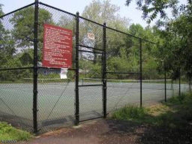 Building Photo - 300 Main St