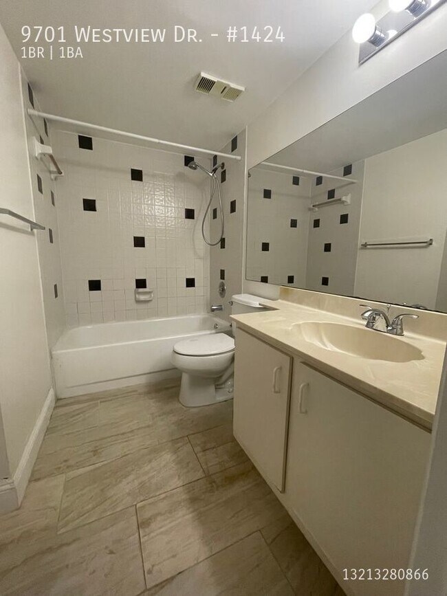 Building Photo - 9701 Westview Dr
