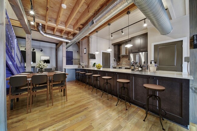 Building Photo - Uptown Gastonia Loft