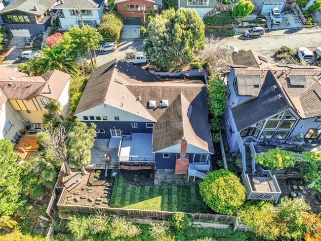 Building Photo - 280 Angelita Ave