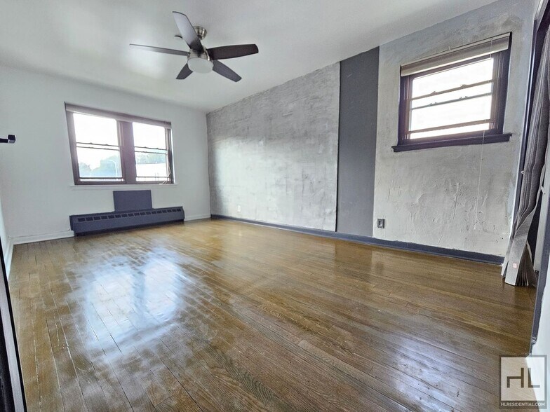 Building Photo - Spacious 2 Bedroom Apartment in the Heart ...