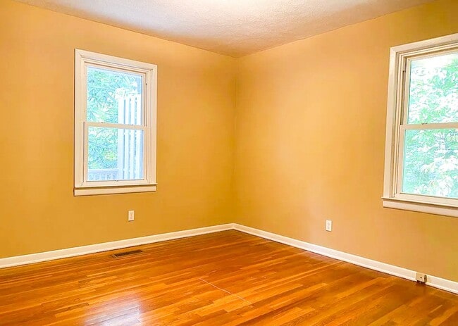 Building Photo - 3 Bed 2 Bath in Jville!