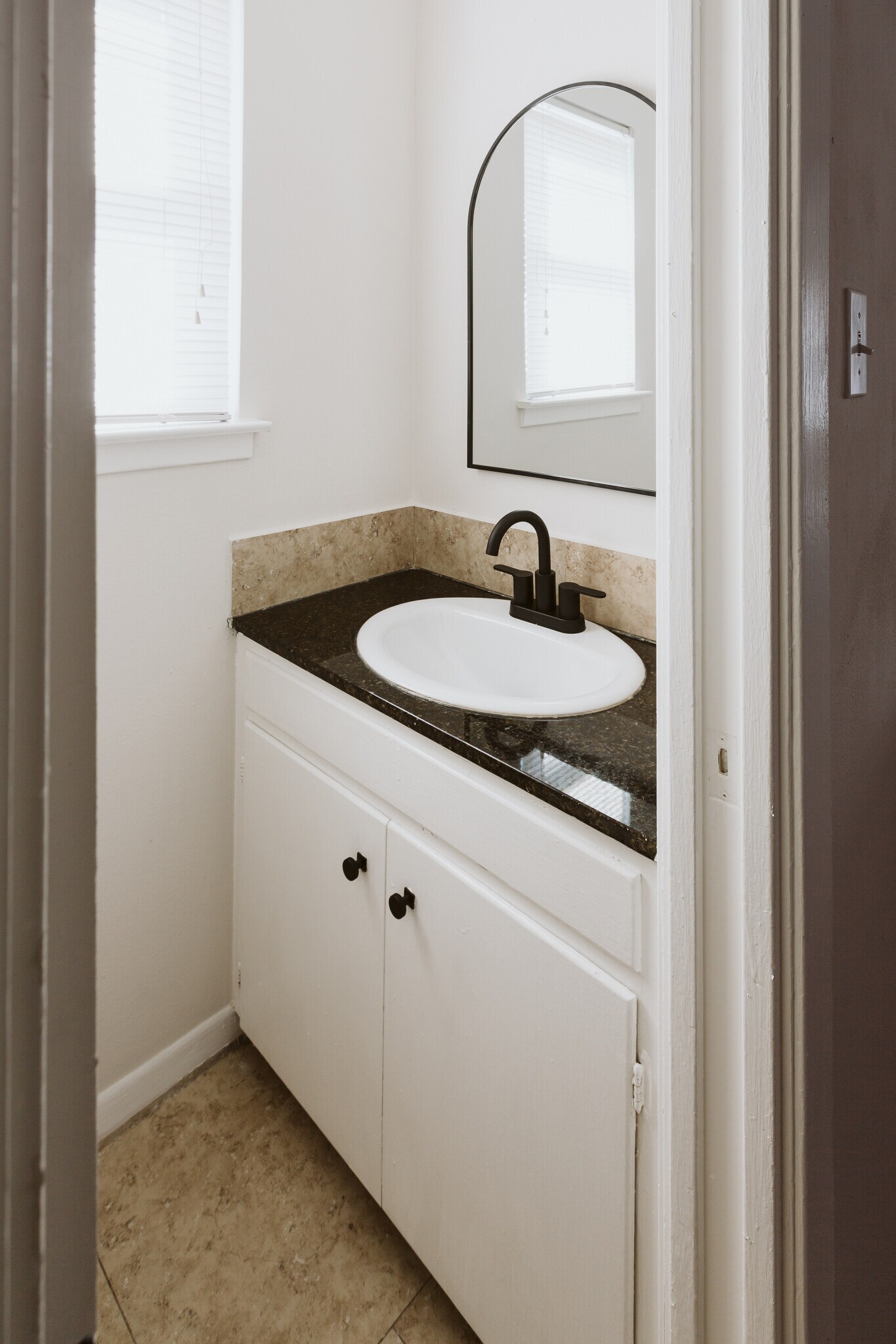 Building Photo - 1402 Fairfield Dr