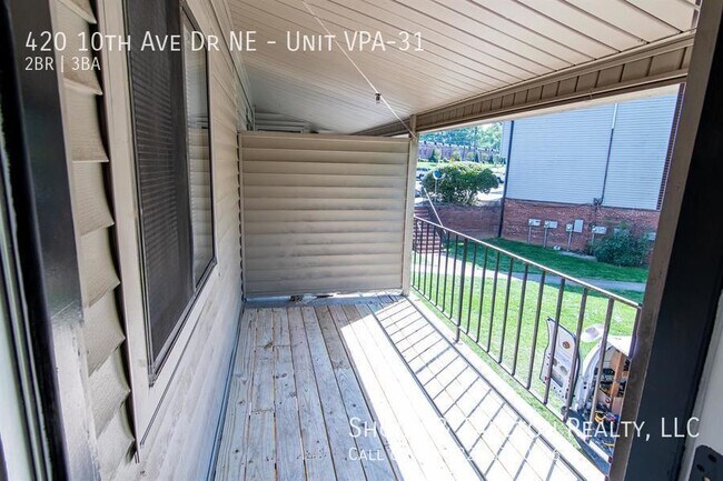 Building Photo - 420 10th Ave Dr NE