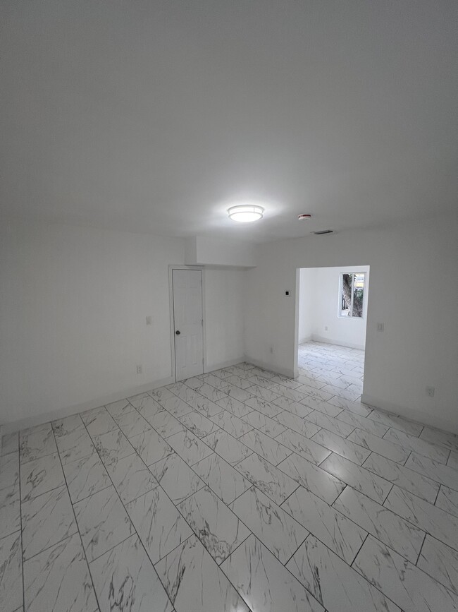 Building Photo - 3025 NW 32nd St