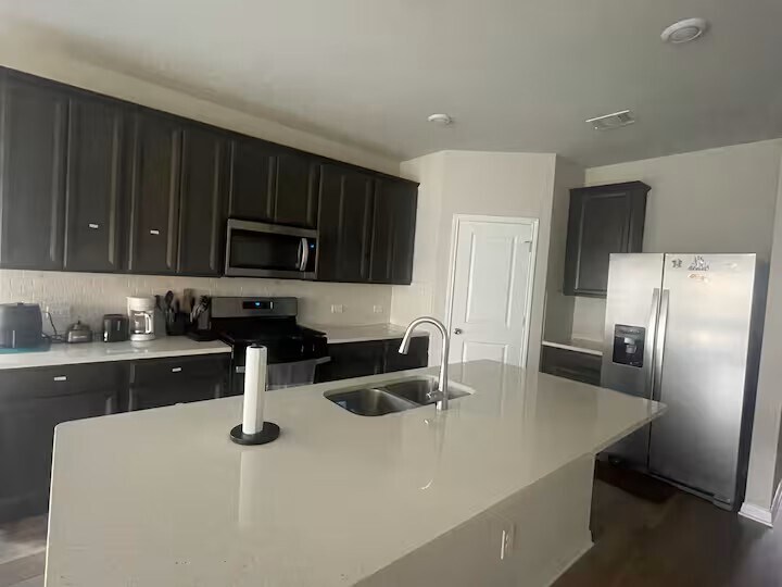 Building Photo - 14300 Castleford Dr