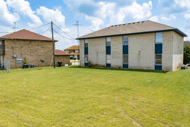 Building Photo - 1105 Horizon Dr